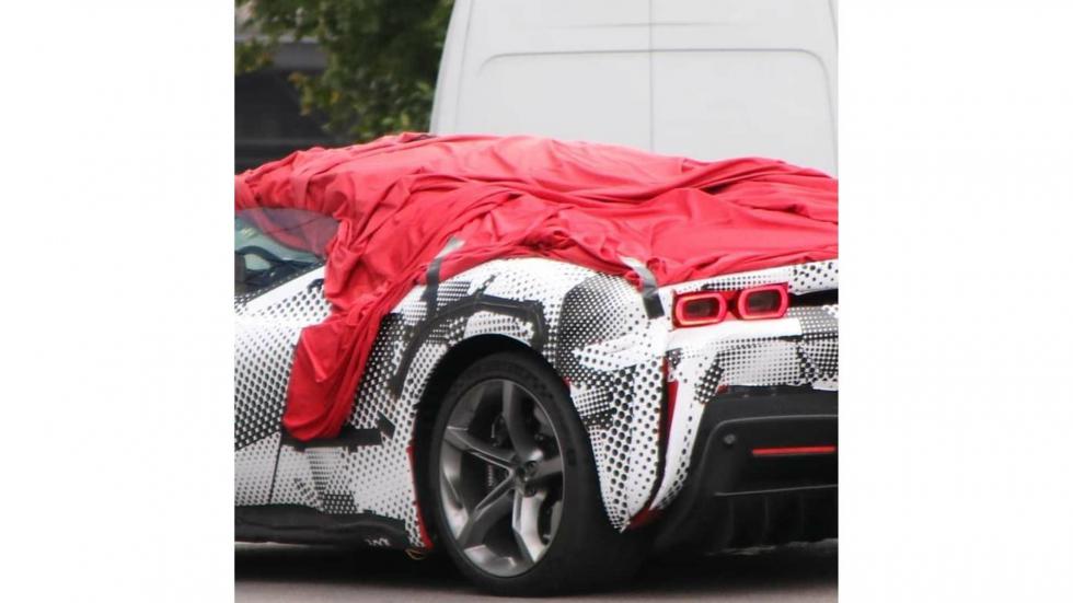 Εμφανίστηκε η Ferrari SF90 Stradale Spider 